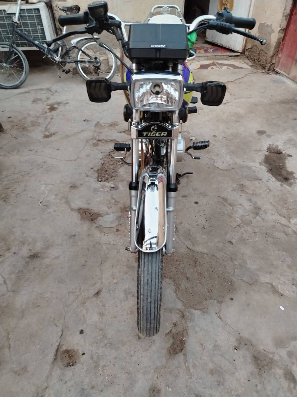 دراجة تايكر موديل 24 مكفول من كلشي سعر ٦٥٠ بيهة مجال رقمي ***********
