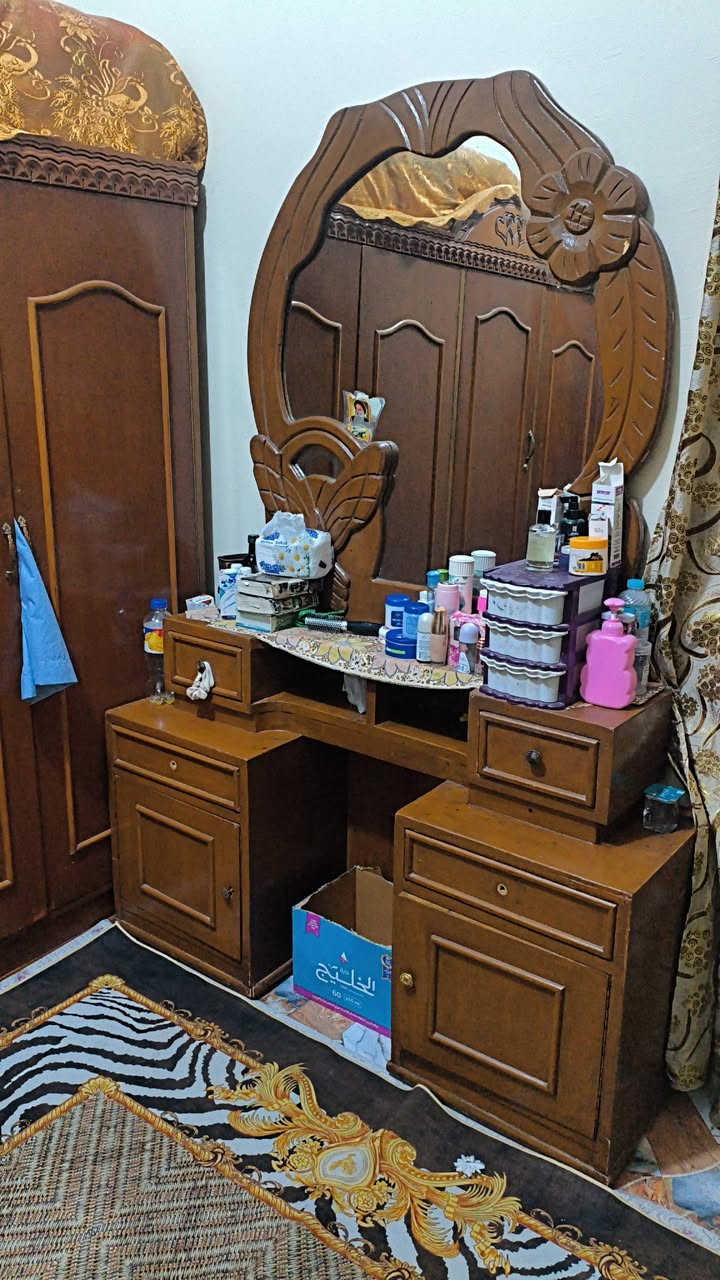 غرفه مستعمله للبيع مكان الدير النشوه السعر ٢٥٠    لاستفسار ***********
