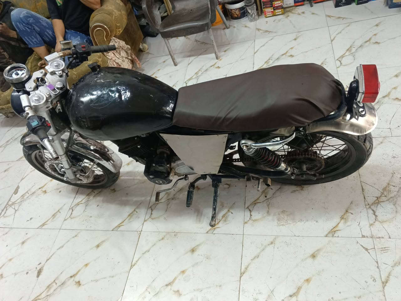 السلام عليكم دراجه خمسه گير
من رخصه ادمن الكروب المحترم 
امريكي كلش حلوه احلى من الصور 

كله شغال كهربائيات سلف

امريكي امريكي كلك مال مزاد مال مزاد 

ملك الدراجات اني جميع الدراجات موجوده 

مزاد اربيل مزاد اربيل واحد كوفه اني 😂

السعر 400 وبيها مجال دراجه كلش حلوه 

امريكي امريكي الشكل الهمزة شكل الهمزة 

عنوان كوفه

***********
