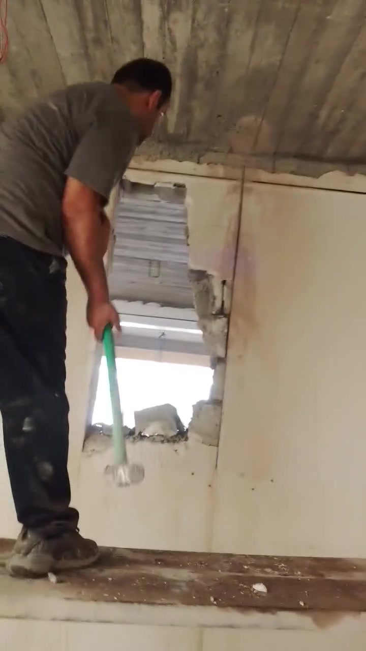 بؤ بريني ديوار سه به ريبات دكتى مبريده 
بؤ كردنةوهةى درگا و بةنجه ره و دكتى مبريده 
***********
