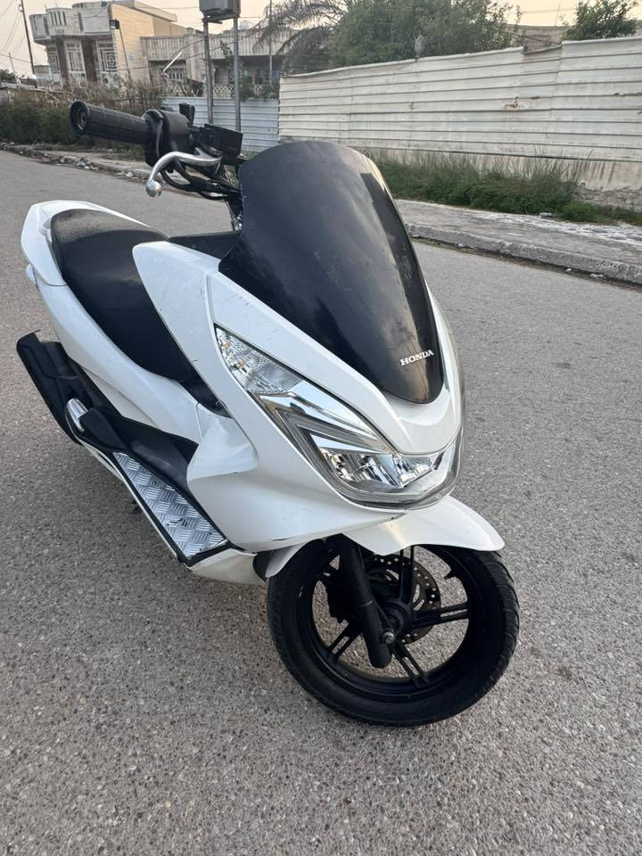 السلام عليكم للبيع بيسي اكس جيل الثاني ياباني دراجة حلوة ومكفولة كلهة بلادية مكينة شلعة معدل فوق حساسات كلهة شغالة  دراجة  بعد احلة  من الصور السعر مليون  / و 800 وبيهة مجال حك الجية العنوان بغداد الرقم ***********
