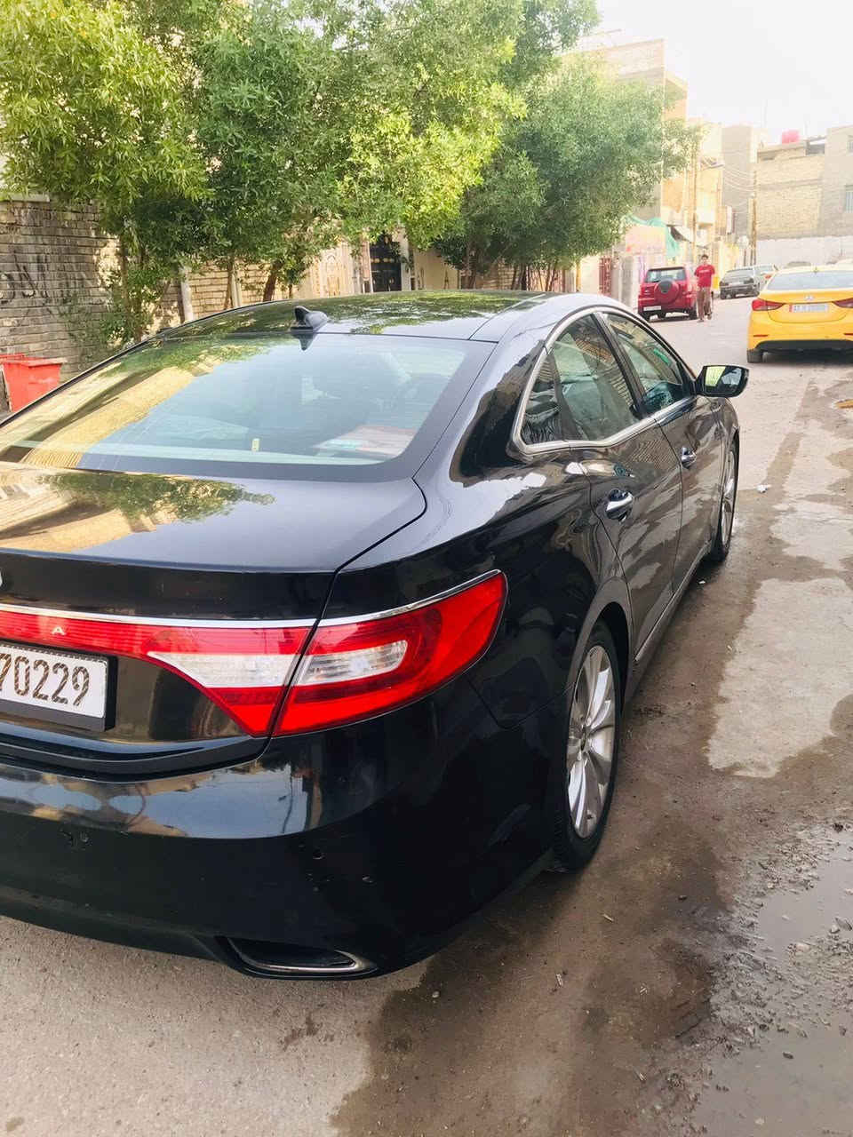 السلام عليكم سياره للبيع ازيرا  مكينه سته فول vip  مديل12 بسمي مكان بغداد بلديات وارد امريكي ***********
