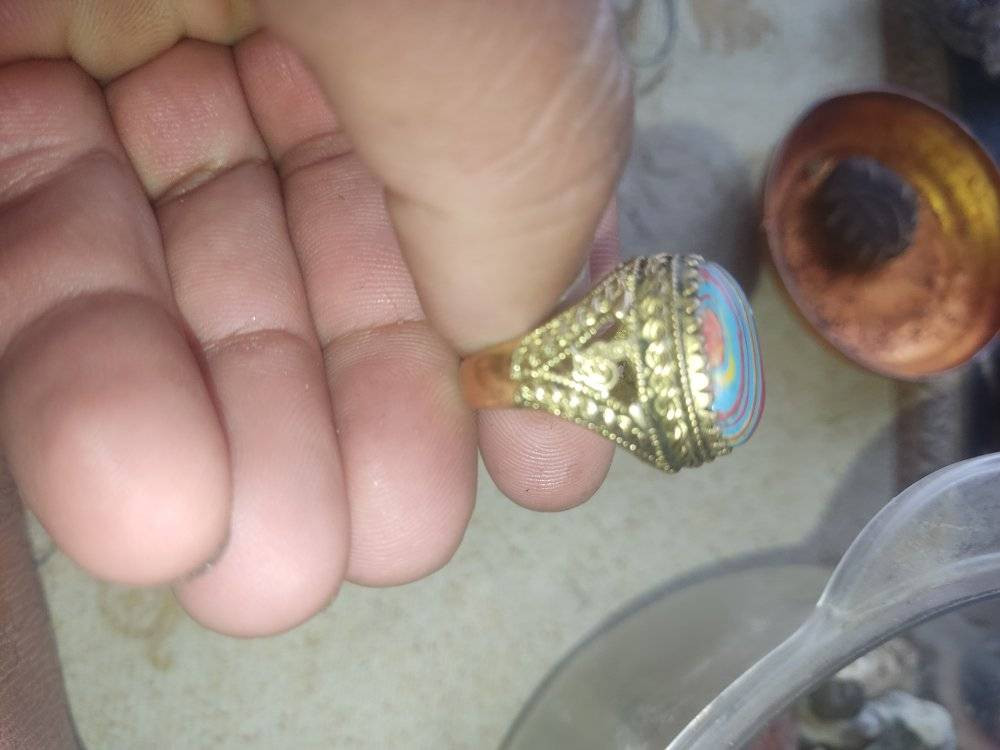 خاتم متوج بحجر الشاكرات السبعه قديم شرط اصلي طبيعي رباني للبيع ***********
