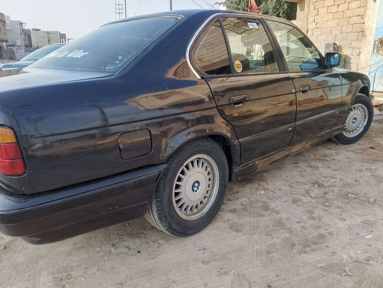 سلام عليكم
أعاده النشر بسبب الوعود الكاذبة 
BMW الفئه 535i.   الموديل 1993
مكينه مفتوح V6 لا تنقصير ولا تبخير 
كير +مكينه مشروط 
صدر جديد
كهربائيات كله شغاله 
كشنات جلد +تغليف
اكسن جديد 
تبريد شغال 
رقم انبار مشروع وطني مداور ثاني يوم  باي مكان تداور 
السعر 35 ورقه وعليه غرامات 4 ينزلن من سعر  
مكانه ذي قار 
***********
