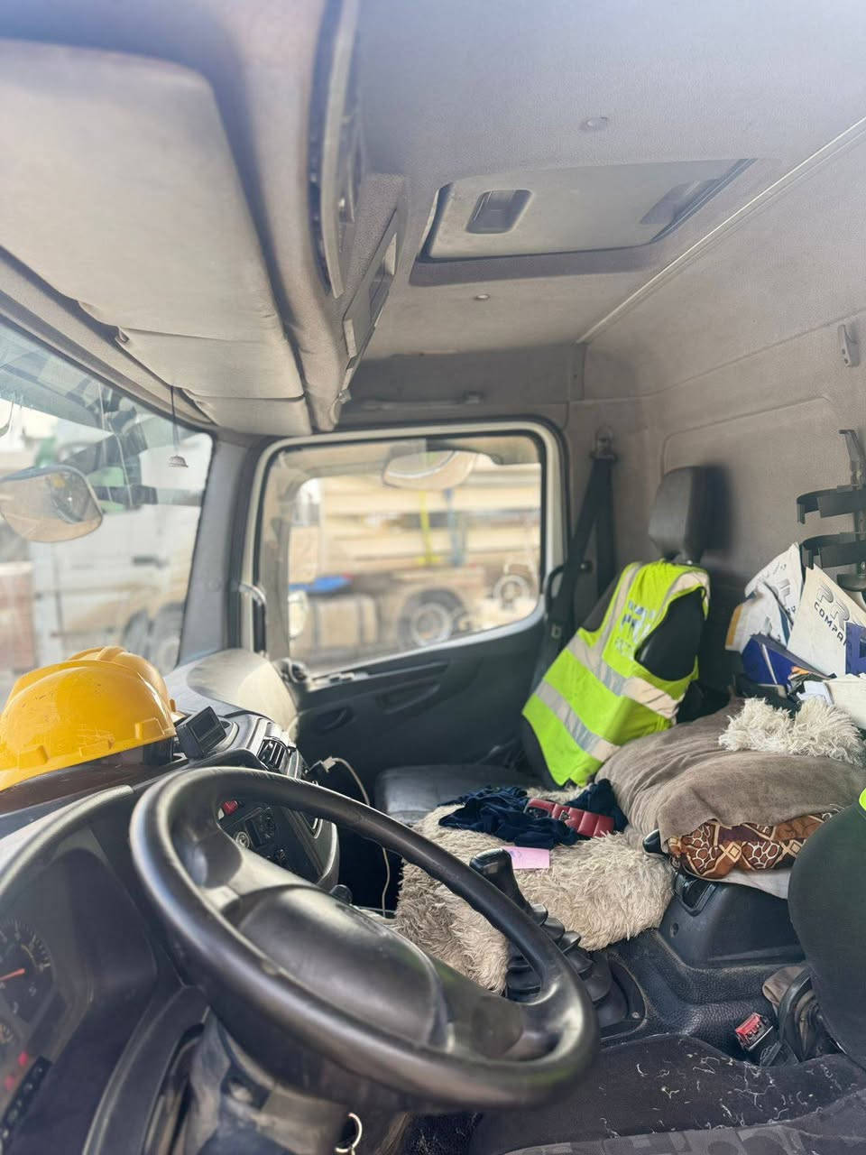 كرين اتيكو للبيع2006/كرين يونك 3.5طن/3سلايت/
***********واتس اپ
