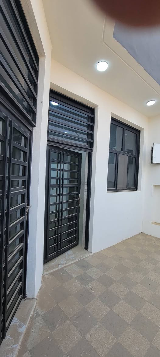 بيوت للبيع ⭕️(طابو زراعي سند 25 )(مشمول تطويب خدمات تبليط_)
⭕️المساحة 140 متر مربع 
⭕واجهة 7 نزال 20
⭕️عنوان الدار  / التقية الثالثة _ 
مقابل حسينية باب الحوائج
⭕️بناء البيت 2025
⭕️بناء  مسلح 
—————————————
           تـــفـــاصـــيـــل الـــدار 
(كونكريت مسلح )
⚜️ غرفتين
⚜️صالة 
⚜️استقبال
⚜️مطبخ 
⚜️مجاميع صحية داخلية وخارجية
⚜️طارمة 
ــــــــــــــــــــــــــــــــــــــــــــــــ

للأستفسار أتصال حصرا او واتساب ***********
