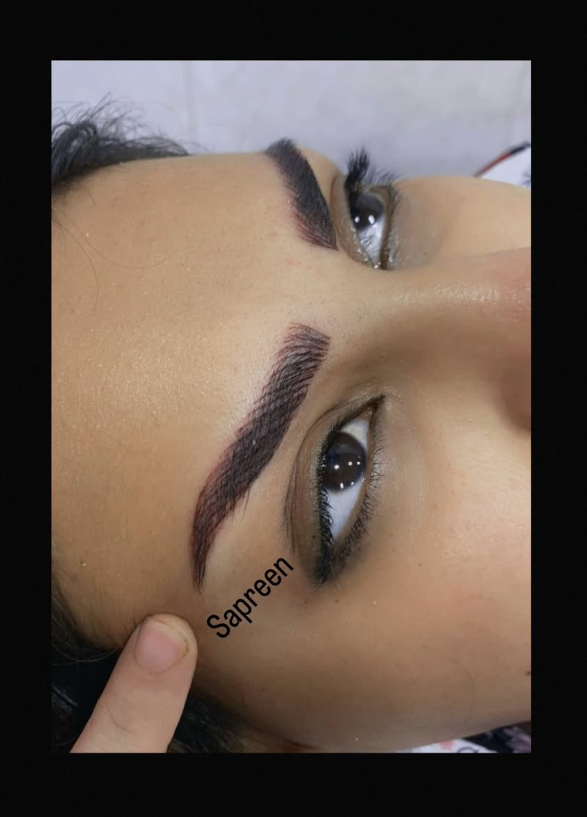 حواجب شعيرات. باستخدام احبار الاكاديمية العالمية 
***********
