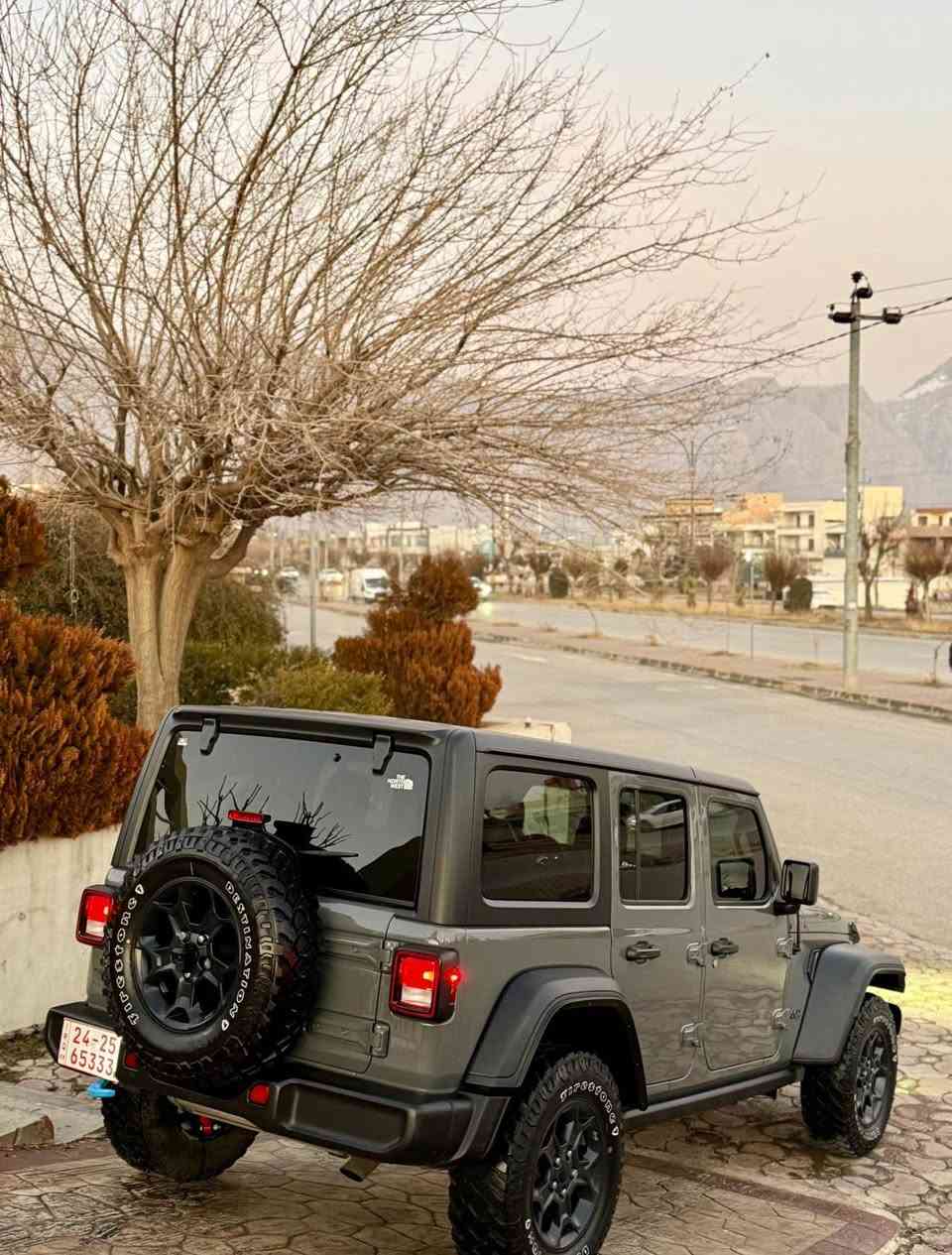 Jeep ranglar 2023
مواسه فات ويڵز
ره نگى چيمه نتۆى 
كاتى دهۆك داخل بووه 
٣ مۆده كاره با هايبيرد به نزين 
٢٠ ى تۆربۆيه زؤر ئيقتساديه 
گێر مه كينه به شه رت نه كراوه ته وه
خه له لى كاره باى نيه 
هيچ حه يبێكى نيه وهه موو گيانى به شه رته 
٥٦ ميل رؤيشتووه
په له يه ك له بۆنيته كه ى بوياغه 
بئ ناو گرتن بئ ئه رباگ به شه رت
چاڵ و ته حديلى نيه
شانصيه كانى به شه رته نوكه ده رزي پێوه نيه 
نمونه يه له جوانى و خاوينى 
٤٥ رؤژ ژماره كاتى ماوه
گه ر مشته رى نامه بنيره بؤ سؤنه ر و فه حسه كانى
٢٧٨ گه لا
*********** رانية, السليمانية
