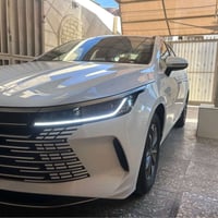 للبيع بي واي دي دستروير ٢٠٢٥ ابيض رقم بغداد بأسمي  مكفولة عام  ماشية ت...