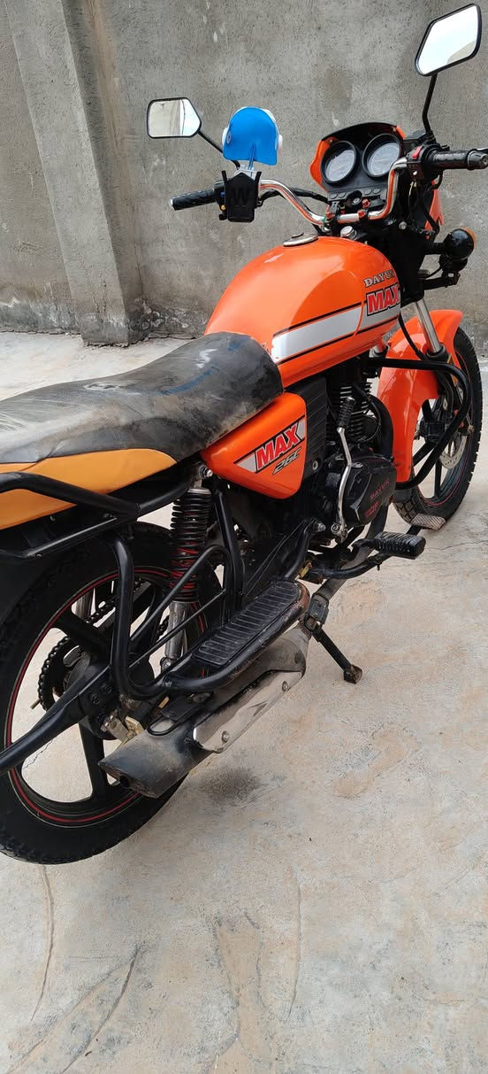 سلام عليكم دراجه دايون للبيع مديل 22 دراجه نضيفه حيل برقي مامفتوح بيها اوراق وصولي مليون و 600 وبيها مجال مكاني كوت حي الحكيم ***********
