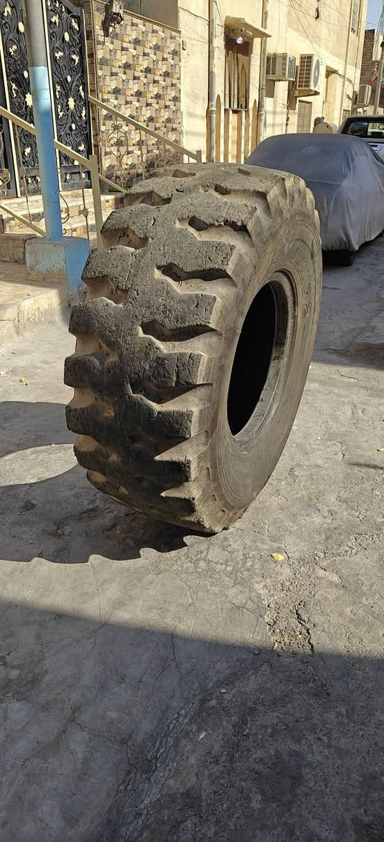 للبيع زوج تاير برجستون ياباني20،5،25،،،***********
