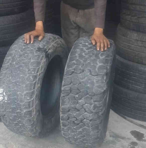 سلام عليكم خوان عدنا تايرات مسخدمه نضيفه نتاج جديد كل قياس موجود اي تاير لبالك متوفر 
سعر الزوج 40 مع الشد 
مكان صناعيه حمدان شارع العام *********** البصرة
