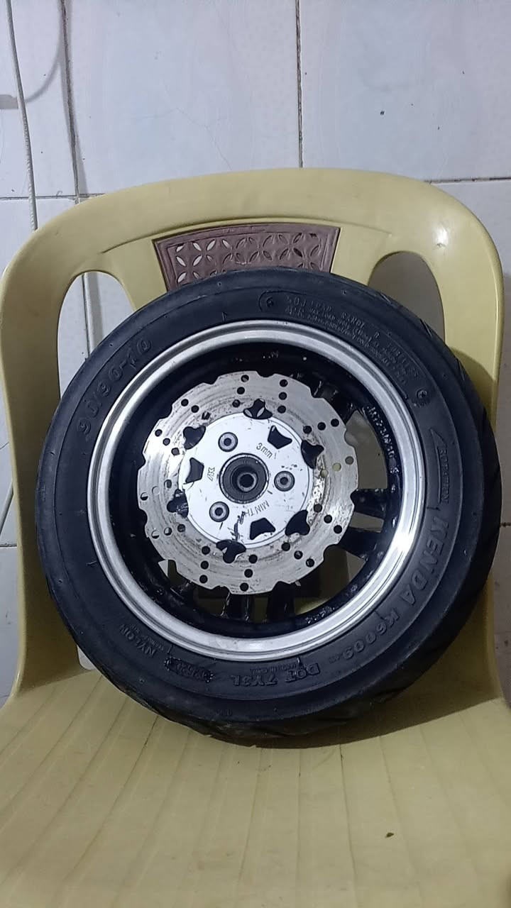 سلام عليكم ويل نجمه بلادي هوه والتاير ب 40 وبيهن مجال *********** مكاني كربلاء حي العامل مامتواجد خاص اتصل
