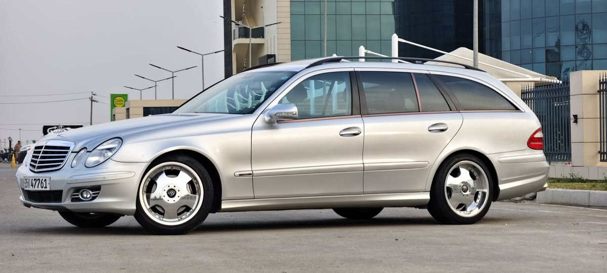 تحفه للبيع 
E500 V8 W211
موديل 2003 
محرك V8 
رقم كركوك بسمي شرط التحويل 
جديدة جدا 
ربع قطعه صبغ فقط الباقي مكفول 
السعر 145 ورقه قفل
العنوان واسط الكوت 
للاستفسار الاتصال على الرقم 
***********
***********
