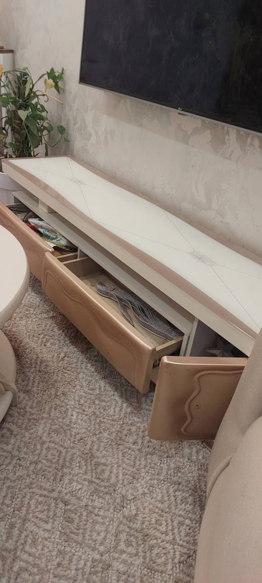 ***********
شراي يراسلني واتساب 
قيم واخذ ( دوشك كاوله وطبلات ميز تلفزيون ) 
عنوان بغداد حي الجامعه
