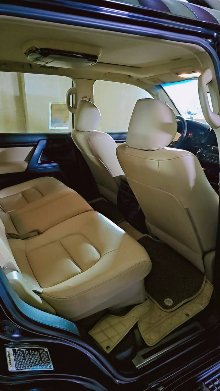 السلام عليكم للبيع ٢٠١٠ مواصفات ١١ سياره كشن كهرباء جلد شاشه جبيره تلفزيون بل قماره مكينه ٨ ٤٦٠٠ صدر امامي خلفي جديد تخم تاير قبل ١٠ ايام شاده اتراي مال سياره زيرو مكينه كير كفاله بدون فتح سياره كلش حلوه او جديده تحويل ثاني يوم والسيارة مكفوله من الصبغ وتبديل والضربه  مكان بغداد السعر ٣١٠ أو بيها مجال    ***********
