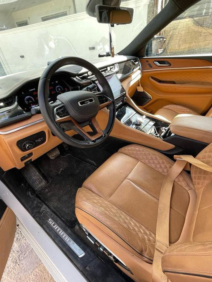 جيب كراند شيروكي للبيع أو امراوس
موديل 2023
مواصفات سومنت
5 راكب
6 سلندر
فول مواصفات
ماشي 12
وارد أمريكي 
صور الحادث بالمنشور
مكان السياره ديالى 
السعر مناسب جداً  بالنسبة للسومنت
*********** غير متواجد ع الفيس
