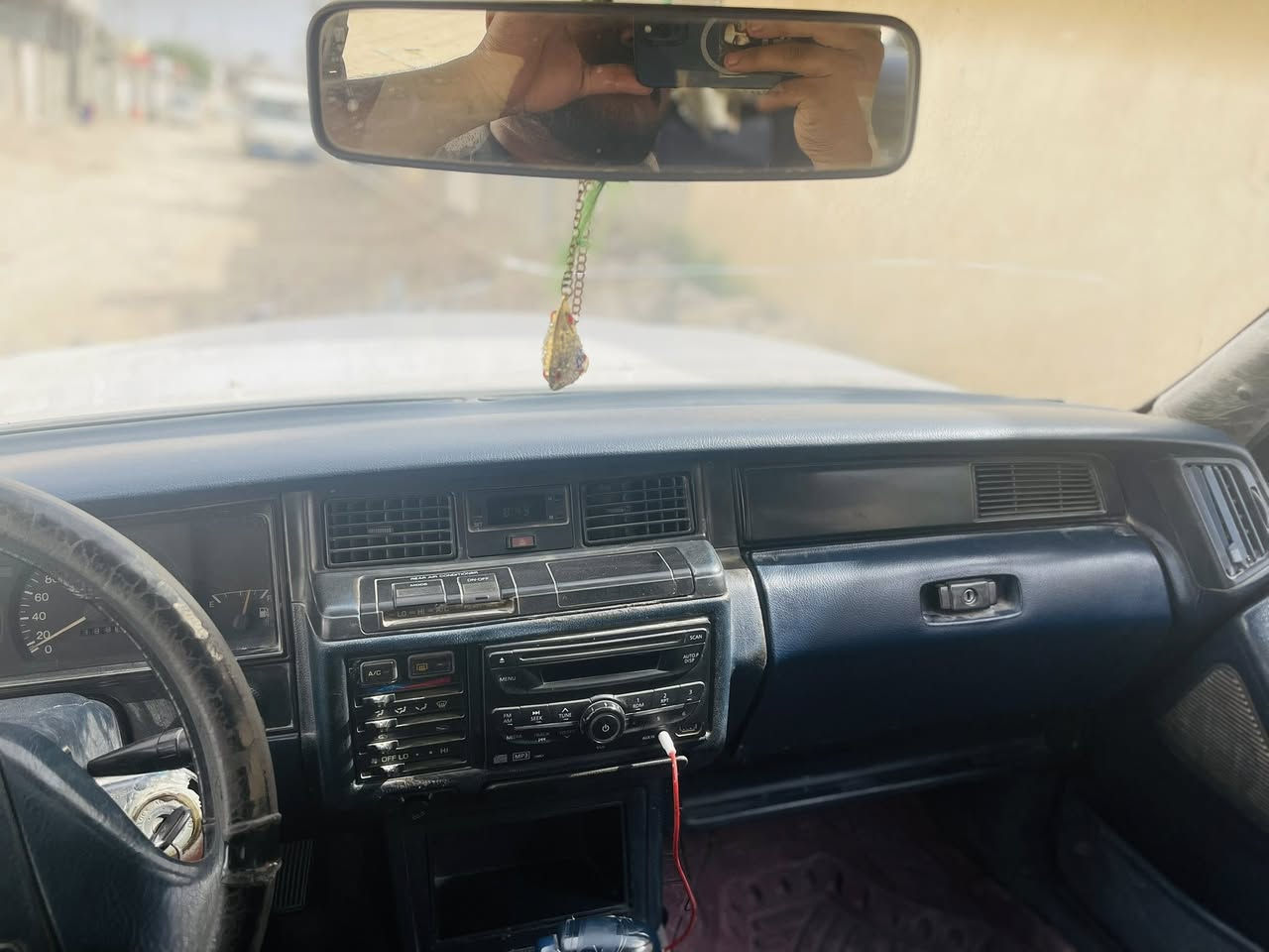 السلام عليكم سياره هارتوب مديل 1991يسره بلاد مكفوله من الكص والنقل والضربه بيها رشات صبغ  السايره  بسمنه مرحله رقم بغداد كير مكينه حداديه كارتون كهربائيات كلها شغاله تخم تاير جديد سياره احلى من الصور  السعر 48 بيها مجال بسيط 
مكاني الزبير 
***********بي واتساب
