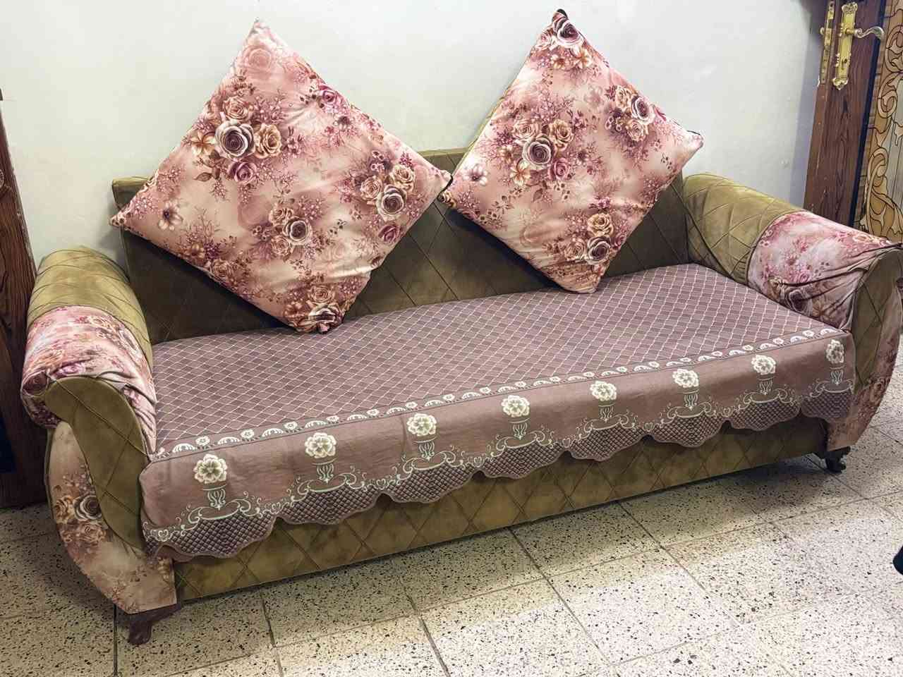 تخم 8 مقاعد بي ضرر بسيط للبيع بسعر مناسب العنوان الشرطه الخامسه رقم الهاتف ***********
