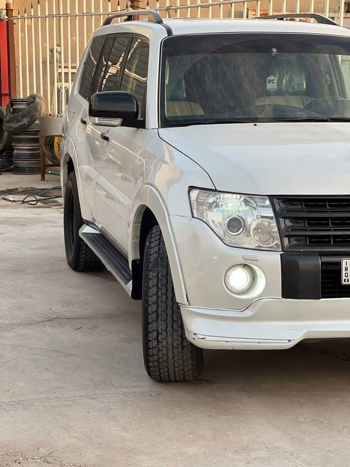 باجيرو 2011حبتور 
فول مواصفات لون ابيض صدفي
 حجم المحرك 3500 رقم اربيل  دولي 
 بدون حادث فقط اقل شبر بخشم جاملغ  فقط رش غيره مكفوله كفاله عامه سياره كلين على وضع الشركة 
ماشيه 249 الف حقيقي معروفه خليجي السياره جديده مال جناي 
كشنات كهربائيه جلد
مري شفط 
تحكم استيرن شاشة اندرويد تبريد 3 قطع ثلاجه تخم. تاير كير مكينه حدادية خير من الله سياره جديده لوك حساسات خلفيه.الويل الاصلي مالته موجود السعر135  وبيها مجال بسيط
 ..واسط -الزبيديه ***********
