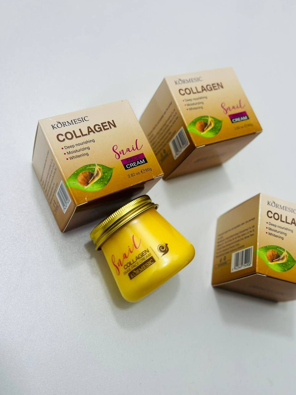 كريم الوجه بالكولاجين والحلزون من Kormesic 🐌 🎗✨✨
تغذية عميقة. 
ترطيب البشرة. 
تفتيح البشرة. 
مكافحة الشيخوخة وتقليل الخطوط الدقيقة والتجاعيد و شد البشرة. 
إصلاح البشرة التالفة وتقوية حاجز البشرة. 
المكونات الرئيسية :
الكولاجين مستخلص/إفراز الحلزون (الميوسين) حمض الهيالورونيك. 
مناسب لجميع أنواع البشرة. 
مناسب للاستخدام اليومي.


**إذا كنت صاحب هذا الإعلان وتريد حذفه لأي سبب، رجاءا أرسل رسالة إلى الدعم الفني**