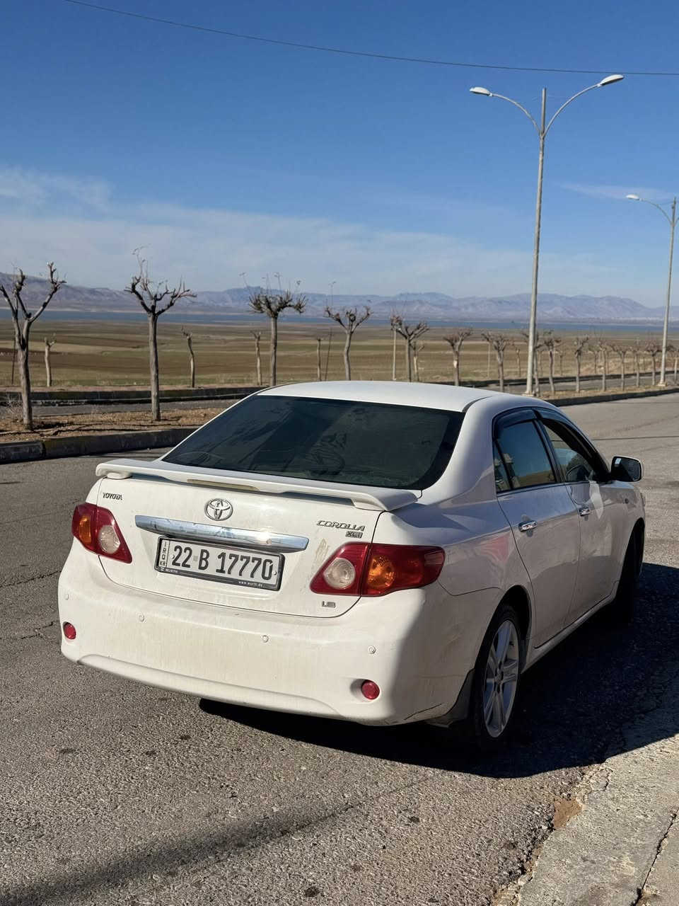 بیکاشۆ ٢٠٠٨بیلاد مەکینە گەورە خەلیجی
بەناوی خۆمەوەیە سەیارەکە هی ماڵی خۆمە 
سەنەویو و هەزە و رەقەم و ژینگەو ریگاو بان و هەمو شتی تازەیە 
  بۆیاغی  نییە و تەنها ٢ بستی بۆیاغە ویل و تایەیی ١٧ ی کەنەدی لەسەرە ئاوینە شەفتە و عاسەیە و شاشە و کامیرایە و دەسک نیکلە بیلاد. و ناو زەردە و ٤ جام کارەبایە 
0751 168 0061
