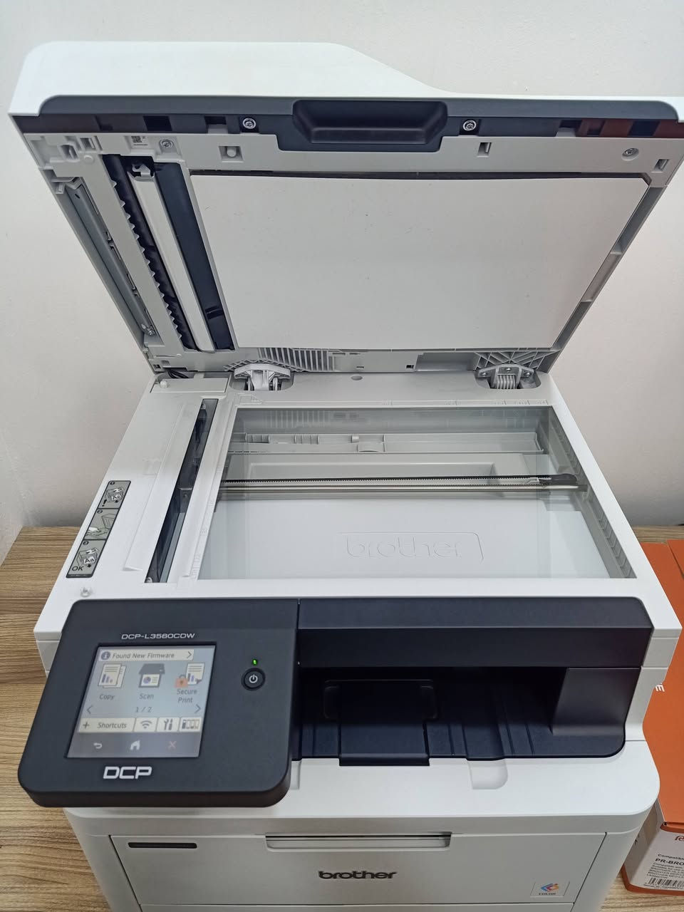 طابعة brother DCP_L3560CDW الليزرية
شاشة لمس 3.5 انش

طباعة ملونة وجهين

رونيو

منفذين لادخال الورق قابله للتخصيص

الطباعة عن طريق الموبايل WiFi & Direct 

الطباعة عن طريق الكمبيوتر usb & direct & Lan & wifi

قابلية التخصص للاستخدام من قبل اشخاص متعددين(نظام حفظ المستخدم)

الطابعة مستخدمة جدا قليل 

السعر 550 الف بي مجال ووياها تاخذ 2 كاترج لون اسود اصلي مجانا 

المكان : بغداد


**إذا كنت صاحب هذا الإعلان وتريد حذفه لأي سبب، رجاءا أرسل رسالة إلى الدعم الفني**