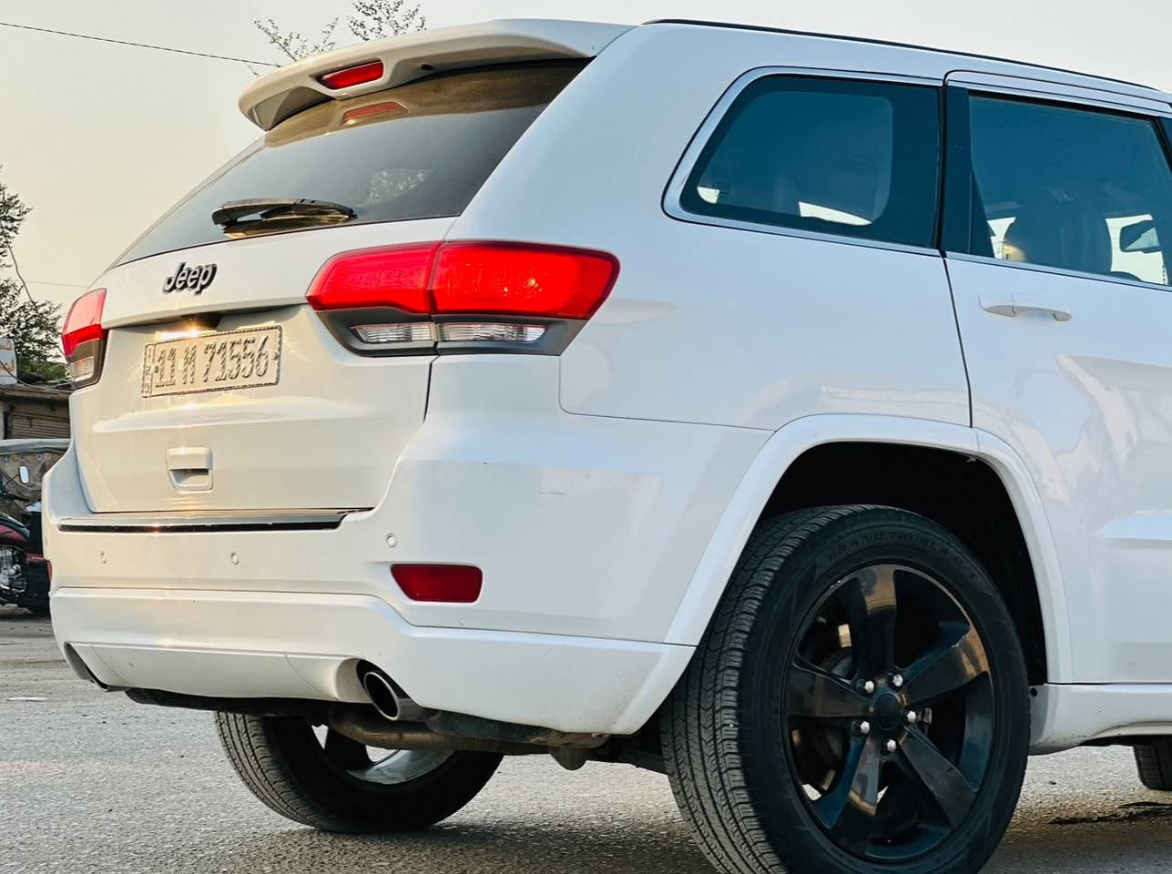 السلام عليكم للبيع جيب كراند شيروكي موديل 15 كير كهربائي 
طياره جنطه كهربائيه إشاره ترحيب ومواصفاتها معروفه تبريد ثلج السياره ماشيه 147 سياره حادثها بجم السياره مصروف عليها وكاعده حلوه مال جناي ترايك للبصره شرط وحادثه وسونار موجود بالصور السعر 190 وبيها مجال قليل للشراي مكاني بابل ***********
