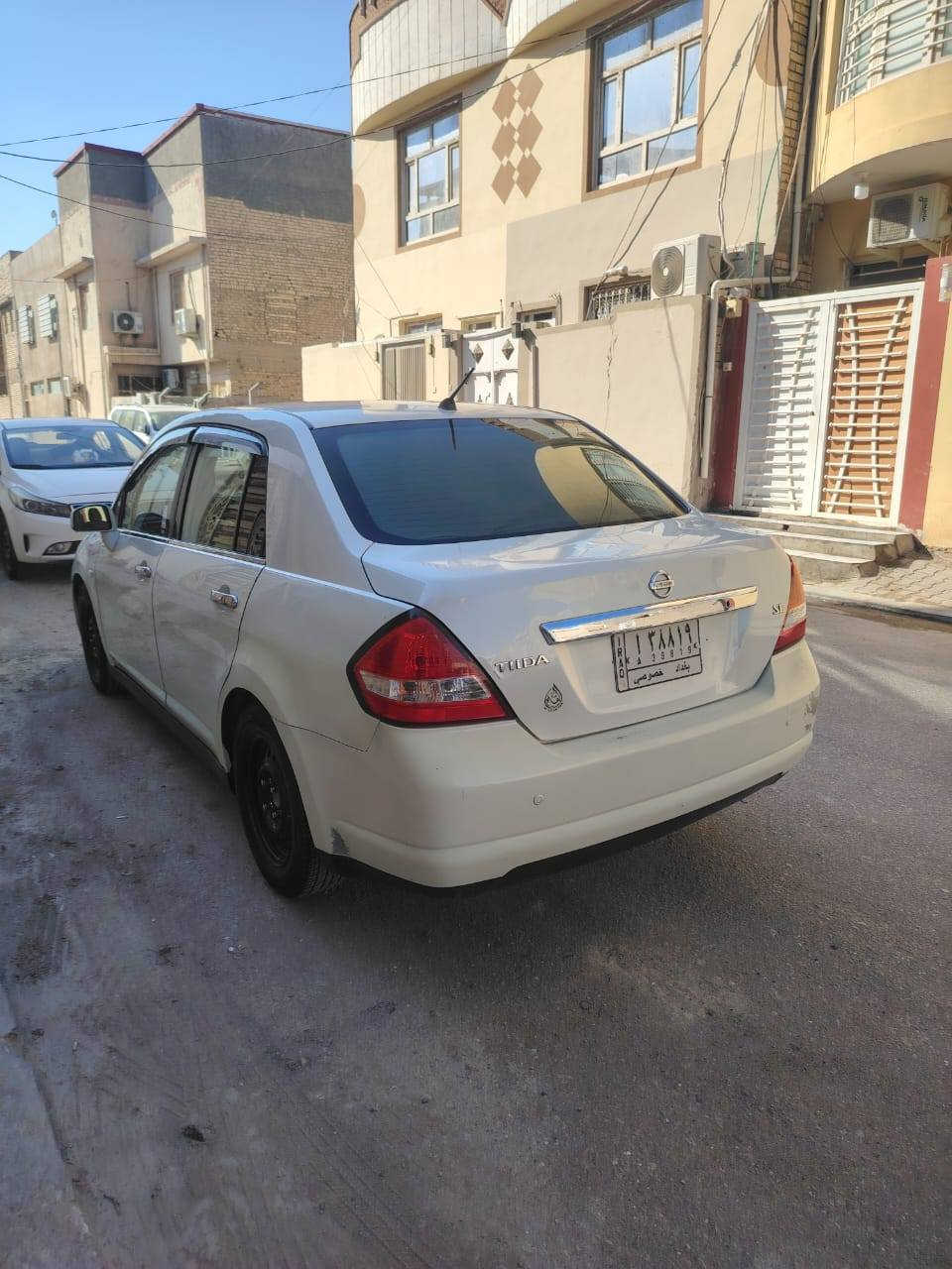 ***********نيسان تيده 2009 بيها جاملغ الخلفي والباب والباقي كفاله جديده كير مكينه حداديه السعر ٧٣ مكان النجف حي الجمعيه
