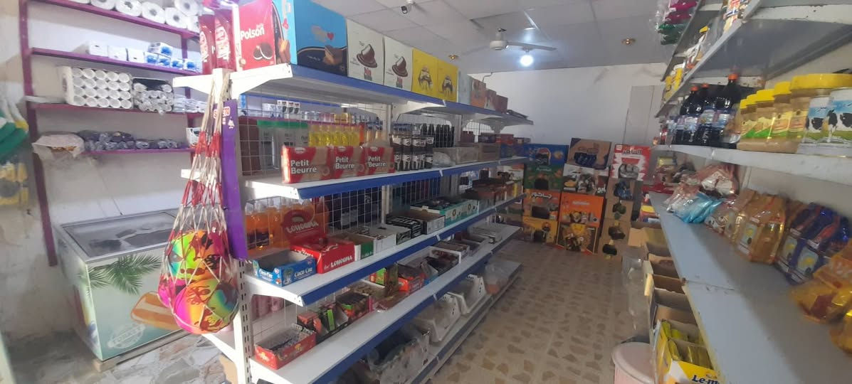 السلام عليكم
اسواق للبيع   في التحرير الزراعي  على الشارع الرئيسي  اسواق متكاملا  وشغاله  
للستفسار اتصل  ***********
