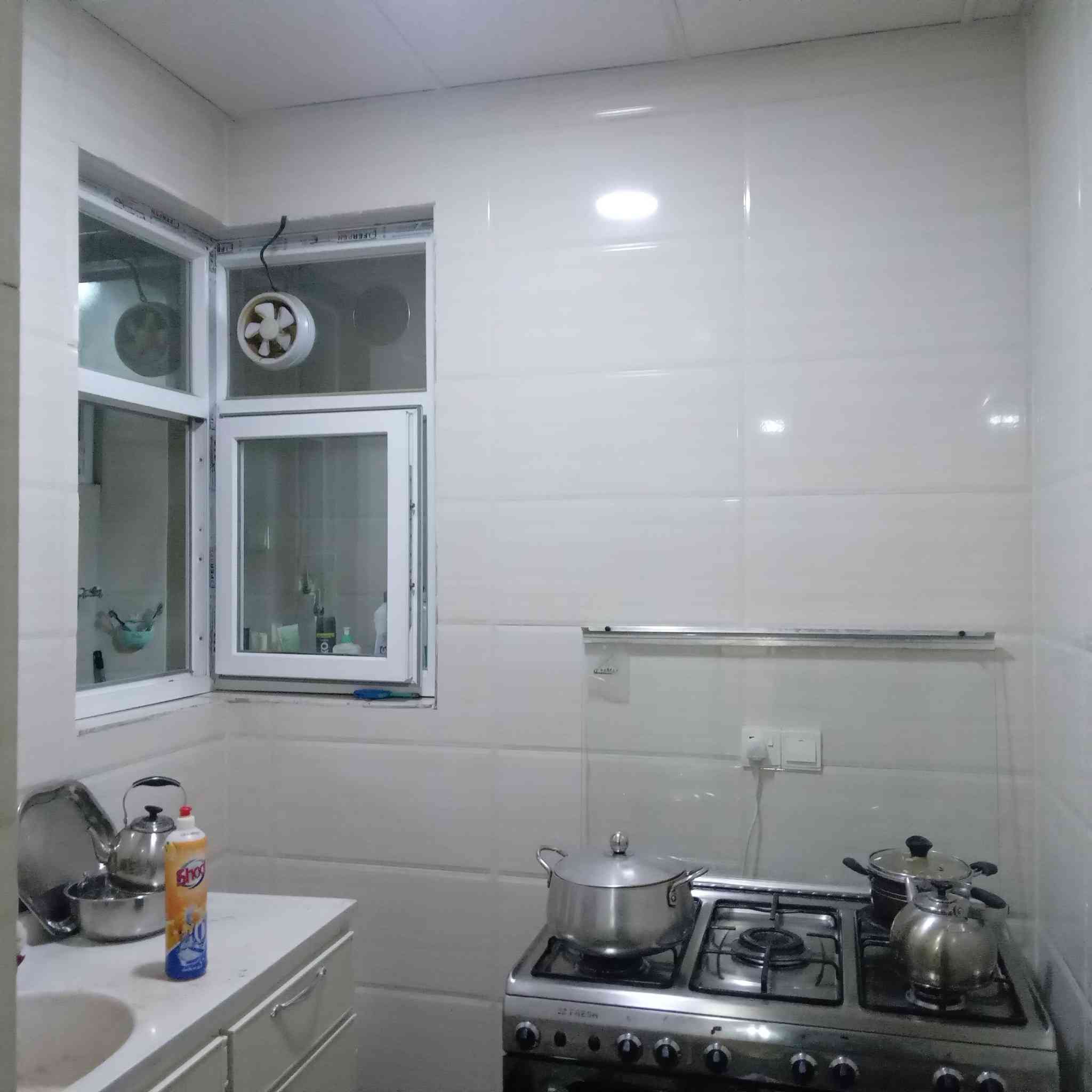 فرۆشتنی خێرا
 ئەم خانووە بۆ فرۆشتنە لە بەکرەجۆ
ڕووبەری خانووەکە 86 مەترە 
پێشی 7.60 مەترە قووڵی 11.30 مەترە
ڕووی ڕۆژهەڵاتەو  
هەموو خزمەت گوزاریەکی بۆ ڕۆیشتووە
ئەم خانووە تاپۆیە

خانووەکە کامل کاشیەوزۆر جوانە
قاتی خوارەوە پێکهاتووە لە مەتبەخ و مساعید مەتبەخ، ژووری میوان وموشتەمەلات ،قادرمەی هەیە لە ناوەوە بۆ  قاتی سەرەوە 
کە بریتیە لە 3 ژووری نوستن و موشتەمەلات وە قادرمەی هەیە بۆ سەرەوە کە بریتیە لە هەورەبان
نرخی ئەم خانووە 5 دەفتەر و نیوە 
بۆ زانیاری زیاتر پەیوەندی بکەن بەنووسینگەی نوێ بوونەوە ***********
