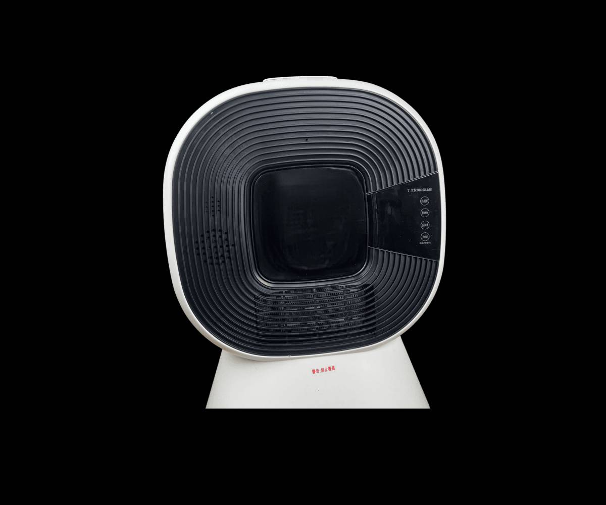 دفاية ذكية متعددة الوظائف (دفاية + سماعة + مبخرة + عرض لهب ديجيتال)

الاستخدامات

تمنحك أجواء شتوية فاخرة تجمع بين الدفء، الرائحة العطرة، والموسيقى الهادئة في منتج واحد.

مثالية لغرف الجلوس، غرف النوم، المكاتب أو الصالونات لإضافة جو مريح ودافئ.

يمكن استخدامها كقطعة ديكور أنيقة بفضل تصميمها العصري وتأثير اللهب الجمالي.

مثالية للجلسات المسائية أو لحظات الاسترخاء مع إضاءة اللهب والموسيقى والعطر.

المميزات

نظام تدفئة فعّال بقدرة 2000 واط بتقنية PTC Ceramic لتوزيع الحرارة بسرعة وأمان.

تأثير لهب واقعي ثلاثي الأبعاد يضيف لمسة فخامة ودفء بصري للمكان.

سماعة بلوتوث مدمجة بصوت نقي وواضح لتشغيل الموسيقى من الهاتف أو أي جهاز آخر.

مبخرة داخلية مخصصة للزيوت العطرية أو البخور لتمنحك رائحة جميلة وانتعاشًا في الجو.

شاشة رقمية LED لعرض درجة الحرارة والتحكم بسهولة.

وظائف متعددة بزر واحد لتبديل الوضع بين التدفئة، الإضاءة، أو تشغيل الصوت والعطر معًا.

نظام أمان ذكي مع فصل تلقائي عند السقوط أو ارتفاع الحرارة.

مؤقت تشغيل تلقائي (من 1 إلى 12 ساعة).

تشغيل مباشر على الكهرباء 220 فولت بدون الحاجة لشحن.

تصميم أنيق بلون أبيض وأسود يناسب الديكورات الحديثة.

محتويات الصندوق

دفاية ذكية متعددة الوظائف (دفاية + سماعة + مبخرة + عرض لهب).

قاعدة الأرجل + براغي التثبيت.

دليل الاستخدام.

الملاحظات

الجهد الكهربائي: 220V – 50Hz

الطاقة: 2000W

أبعاد الكرتون: طول 45 سم × عرض 30 سم × ارتفاع 58 سم

يُنصح بوضعها على سطح مستوٍ بعيد عن المواد القابلة للاشتعال.

استخدم زيوتًا عطرية مخصصة للأجهزة الكهربائية في حجرة المبخرة.

المنتج مخصص للاستخدام الداخلي فقط.