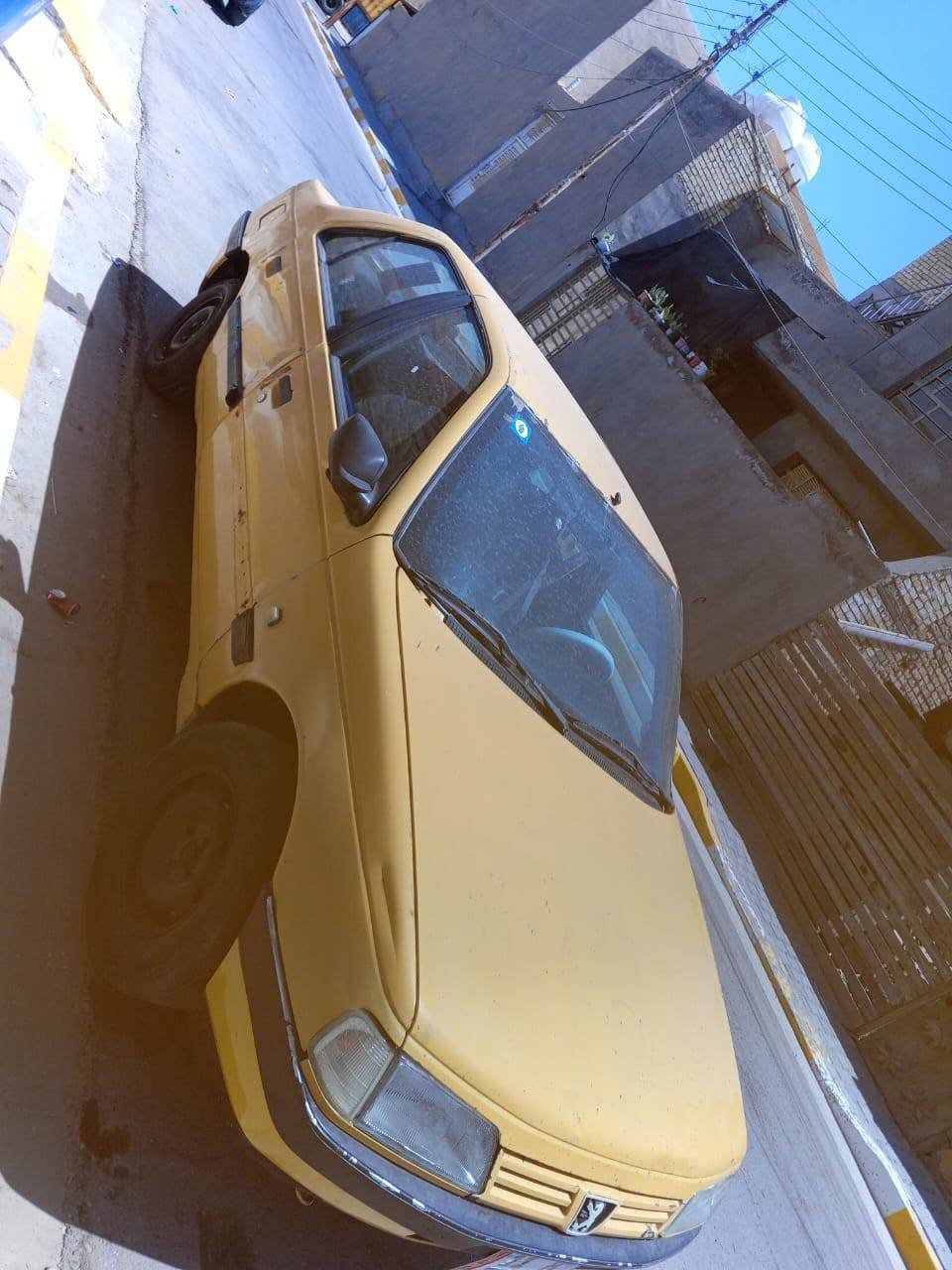 سلام عليكم 

بيجو جي LX موديل 12 سعر 27 بيه مجال حك جيه 
مصفره هيه وغرامات سياره صارله شهر من حولته رقم انكليزي سياره بيه  بوربرن بي صوت مال اليمن بوربرن مال كلير يرادله تبديل مكاني الحسينيه الراشديه 
رقم ***********

اراوس بسايبا نظيفه موديل 12 او 13
