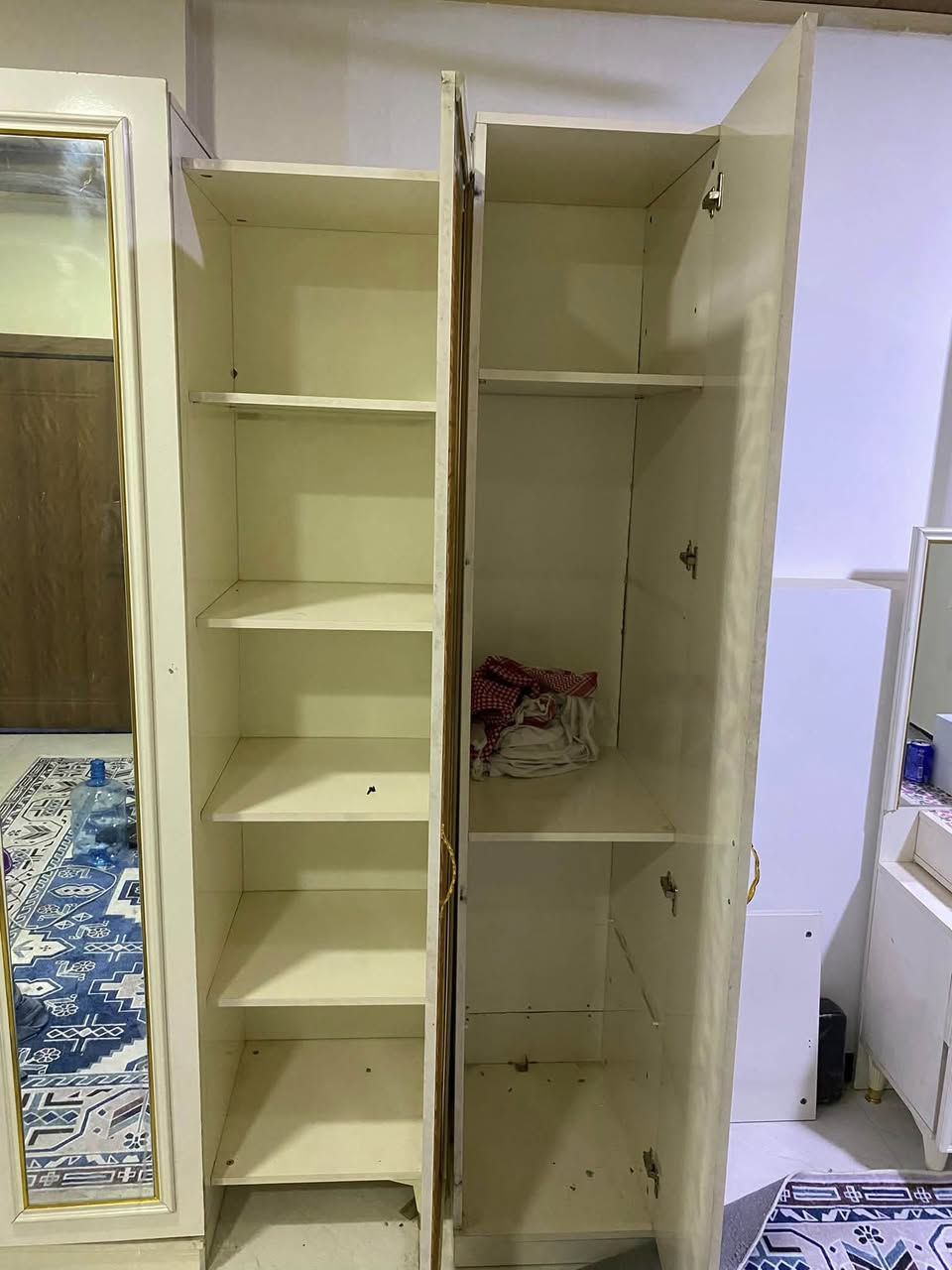و

سلام وعليكم غرفه تركيه استعمال ٦ اشهر بيه ٨ باب تجي ٧ قطع تركيه وبيه خانات هواي سعره ٨٠٠ وبيه مجال *********** العنون نجف حي العداله رجاً رجاً مو الشراب لا يطب الشراي يجي وبي خير ويدللل
