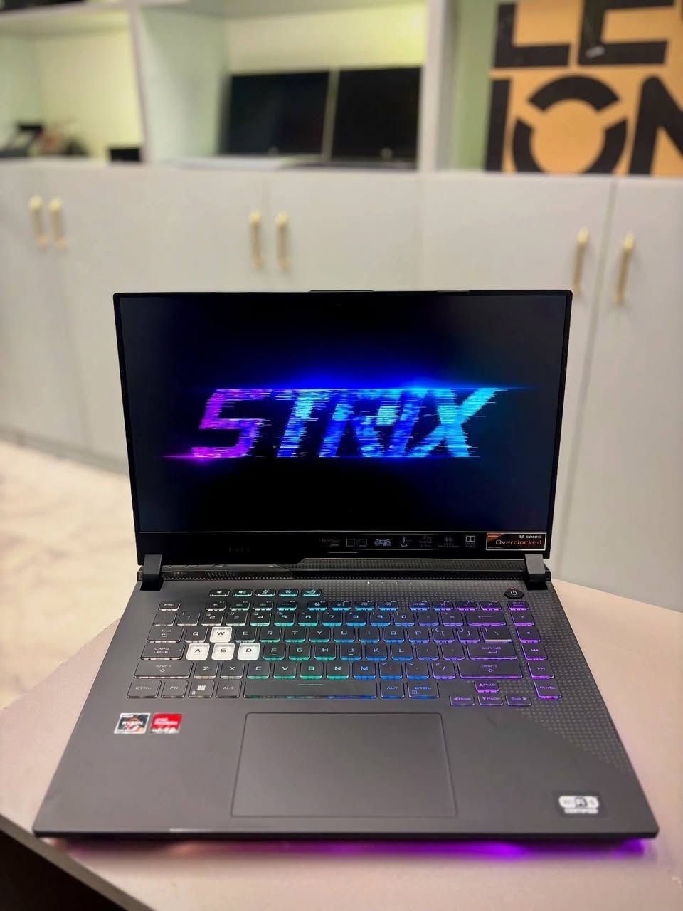 🔥 اللابتوب الخارق من Asus بكرت شاشة خارجي 12GB
مليون و490
Ryzen 9 5980HS
AMD RX 6800M 12GB 🔥 
16GB DDR4 3200MHZ
512GB SSD Nvme M.2
15.6، IPS، Anti-Glare، 
300HZ، 100% sRGB ✅
✨ 
كرت شاشة يدعم تقنية FSR 4 🔥
تبريد خارق مثل ما متعودين من شركة Asus
يحتوي على RGB Bar إضاءة سفلية ✅
كيبورد RGB
كرت شاشة يعادل RTX 3080 🔥
وضع التيربو ✨


**إذا كنت صاحب هذا الإعلان وتريد حذفه لأي سبب، رجاءا أرسل رسالة إلى الدعم الفني**