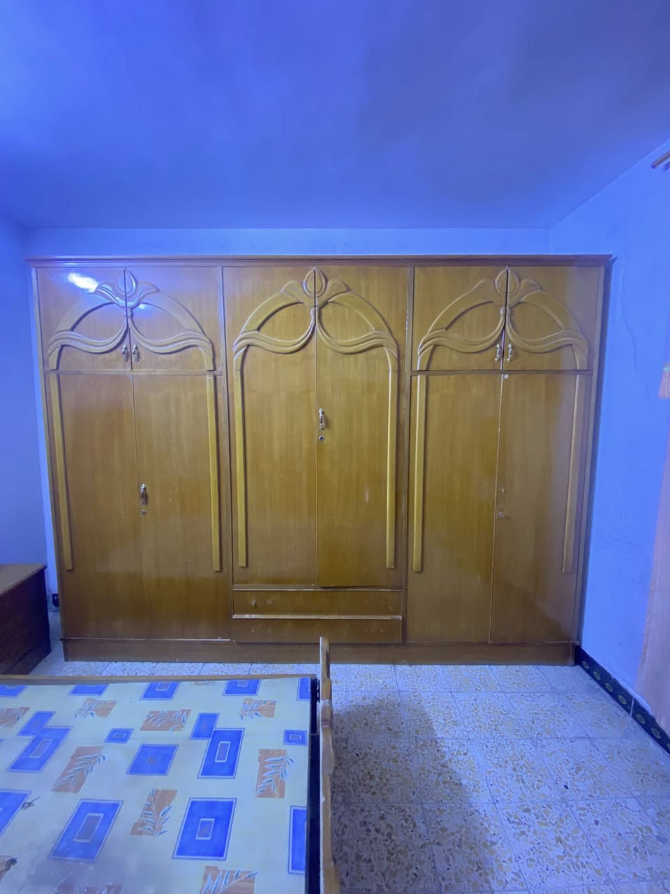 غرفة نوم خارج داخل صاج
بغداد الدوره 
300 الف قفل 
***********
