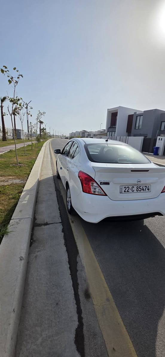 نيسان سني ٢٣
ماشية ٢٥ 
رقم اربيل 
سيارة نضيفة 
بيهة طخة دعامية بسيطة جدا والسونار موجود 
كلشي مكفول محرك كير صدر تبريد كهربائيات 
مكان الدورة( السعر ١١٣ )
***********
