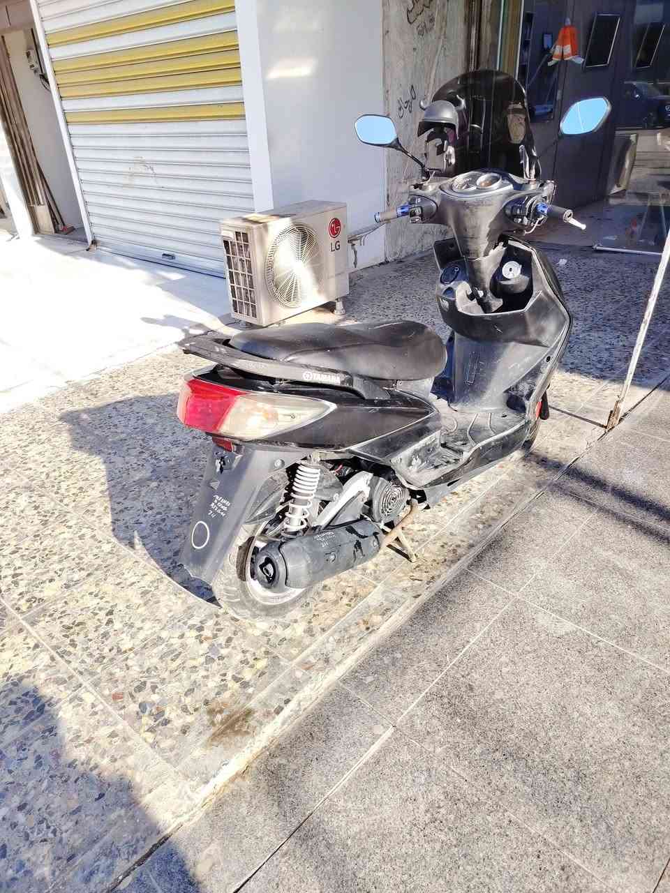 السلام عليكم دراجه سكنس فحل 140 نظافتها 70% مكان الشرطه الرابعه بياع مكينه ما مفتوحه رقم *********** مستعجل على سعرها ب 550 بها مجال.
