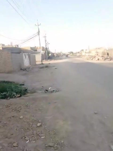 سلام عليكم دار للبيع ع شارع ريسي مال الشفيج تبليط مساحه 100 متر غرفتين وصاله ومطبخ وصحيات للستفسار تصال ع رقم بيه واتساب ***********
