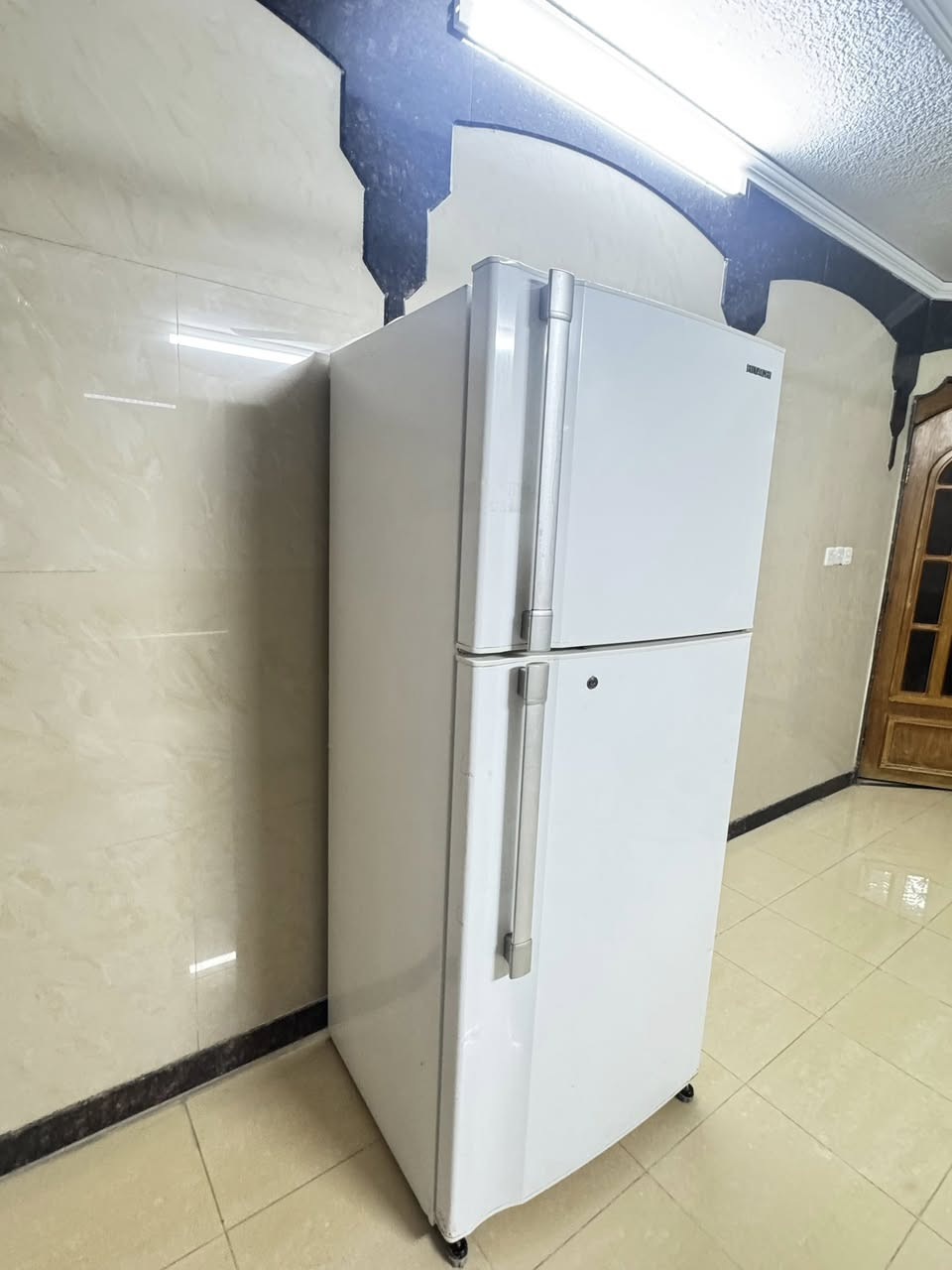 للبيع  ثلاجه نوع هيتاشي نضافة 8‎0‎%‎ شغاله سعر 250 بيها مجال  للاستفسار اتصل *********** غير متواجد على الفيسبوك
