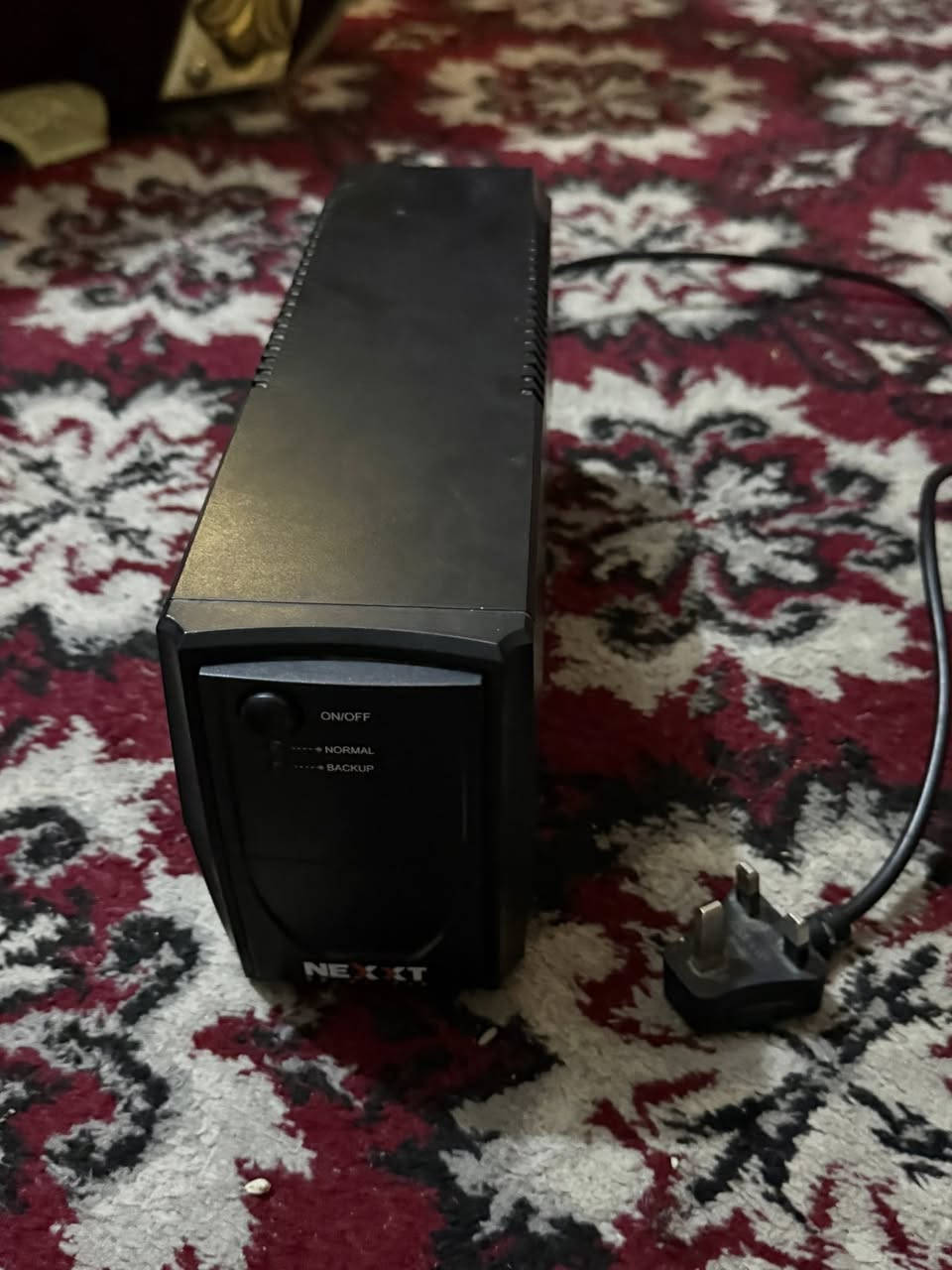 السلام عليكم  
يدة كيم سير G7SE كامل ملحقات ما عدا الواير عندي واير ثاني ما مستعمله هواي السعر ٤٠ 
.
.
يوبي اس من شركه NEXXT بفولتيه 850 مع الكارتون السعر ٣٠ 

مكاني ديوانية  
***********
