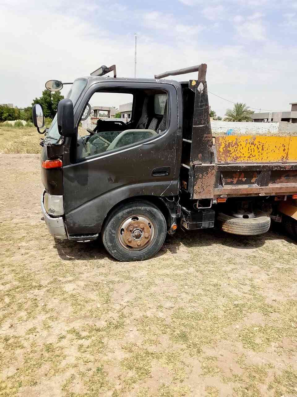 للبيع انكر تيوتة قلاب بسمي تحويل مباشر موديل 2002 بلادي مكينة شاصي مكفول السعر ع الخاص ***********بي واتساب
