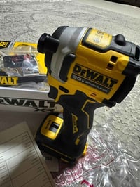 امباكيت.     850.      110$.     فقط باقى خمسه قطعه  فقط.    تحسب دولا...