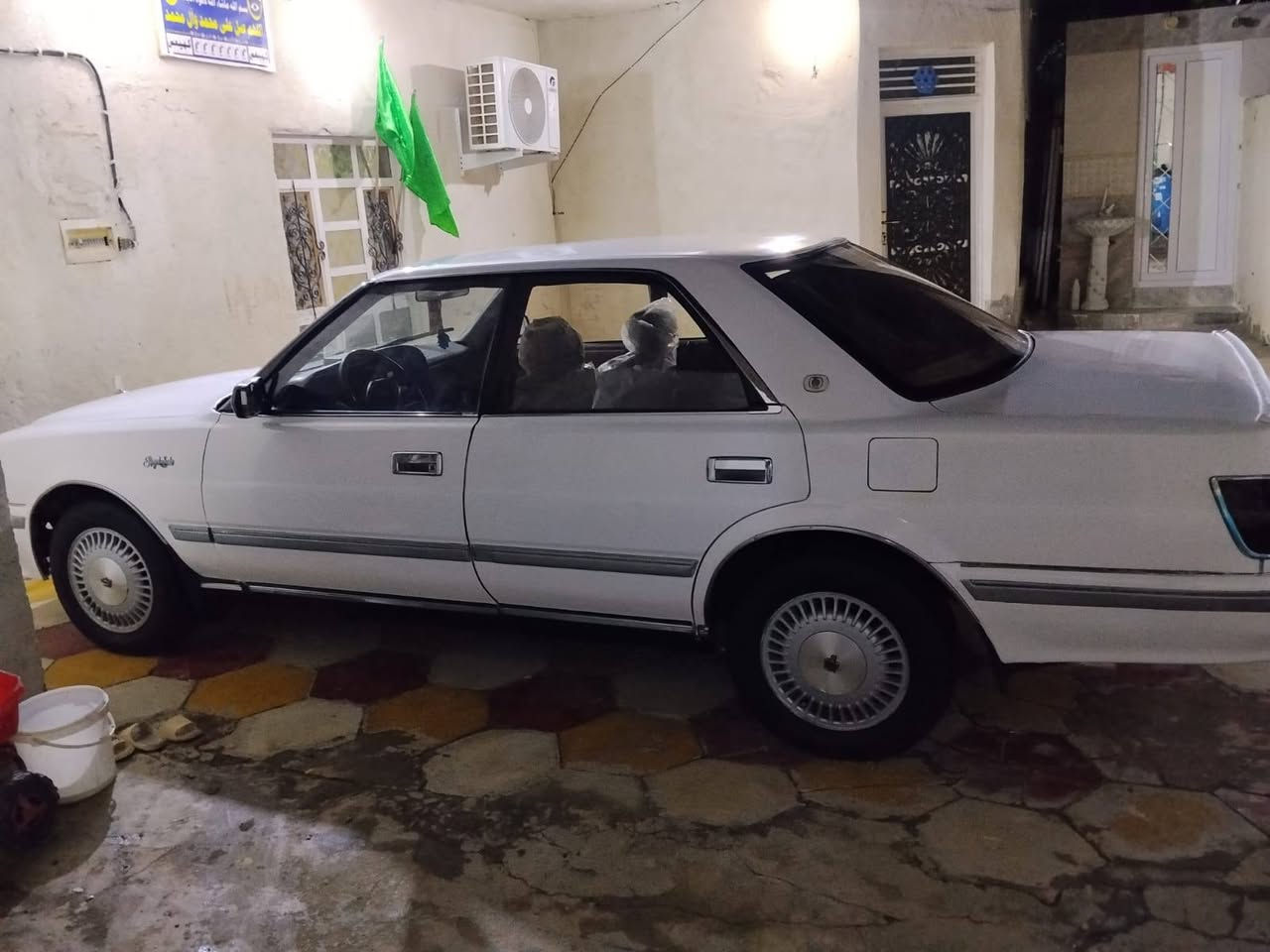 سلام عليكم كراون سيدان موديل 1991 للبيع سياره مكفوله لا صبغ ولا معجون ولا ضربه مكينه كفاله جدد ويل عادي تخم تايرجديد حداديه اماميه توني مسويه مكان السياره قظاء الشطره للاستفسار ***********
