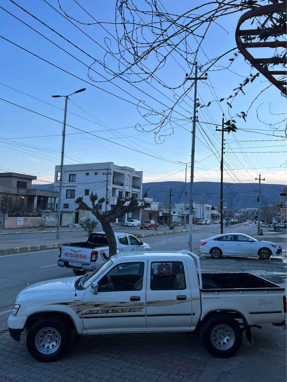 پیکەب دێر مۆدێل 2007 
مەنەفێست ئەسڵێ 

173 هەزار حەقیقی ڕۆشتوە 
مەکینەی نەکراوەتەوە 
گێر ئەکسل بەشەرت 
چوار تایە نوێ 
کارەبایات بەشەرت 
دەعامی بۆ دەعامی بەشەرت 
بێ بۆیاغ 

***********
*********** سوران, أربيل
