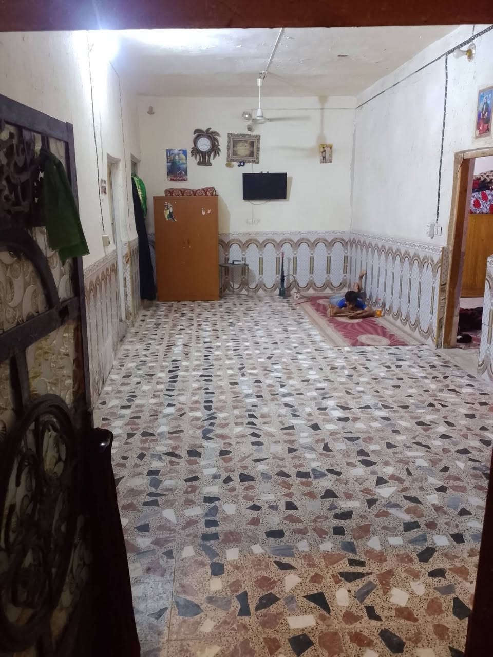 بيت للبيع طابو زراعي سنه2025البناء بلوك يتكون من ثلاث غرف  خمس امتار الغرفه الوحده الصاله عشر امتار المضيف عشر امتار ماي كهرباء تبليط بالباب  مساحه القطعه 225 الديوانية السنيه قرب شارع التجاري الاستفسار علي الرقم *********** غير متواجد علي الفيسبوك 📞
