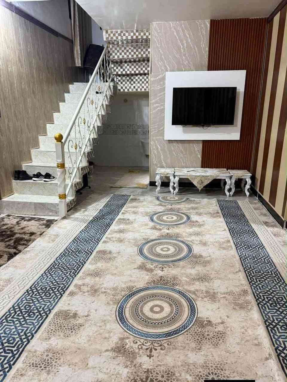 بيت مساحه 200 مطلووب مبادرة  82 تسديد الشهري 437يتكون من گراج سيارة عدد2 وصحيات خارجيه منظومه معوزله گيزر وتانكي ومطبخ واستقبال وهول داخلي وغرفتين نوم ومناور اثنين وسطح شتايكر طابق واحد جاهز من كولشي الاستفتار أتصل ع رقم *********** العنوان حي جامعه الأولى كورنيش الفلاحيه الجديد شارع دكتور خيري ثالث بيت عن سده
