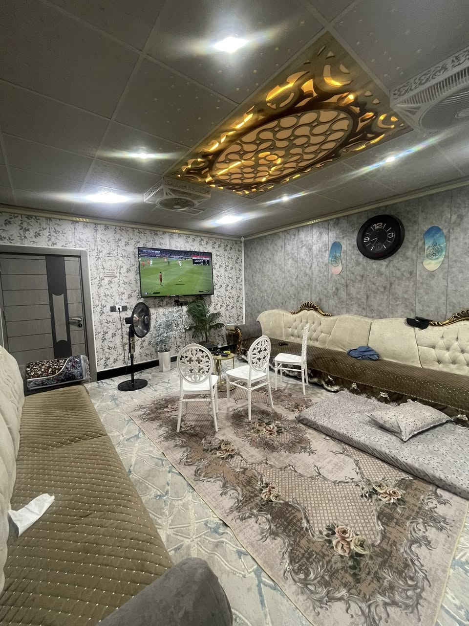 بالتقسيط 
دار طابو صرف شرط تحويل 
محجوز لصالح المصرف العقاري 
مساحته/200م واجه 10م
السعر كلي /175مليون بيه مجال 
مقدمه 85 مليون 
وباقي مطلوب للمصرف العقاري/85 
مليون يدفع على شكل اقساط416  شهريا 
موقع /القادسيه قرب شارع ابووليد  -

للاستفسار اكثر يرجى مراجعه المكتب او الاتصال بالأرقام التأليه 
***********
***********
او مراجعه المكتب الكائن حي عدن مجاور الجنسيه والجوازات الجديده
