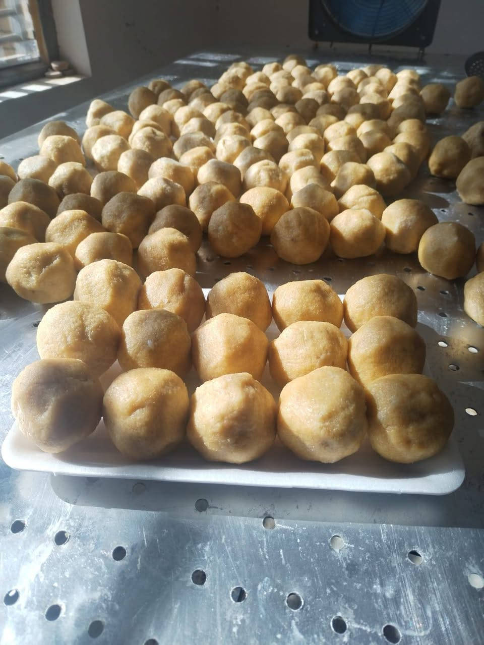 يا رزاق اللهم صل على محمد وال محمد. تجيزات العنبر لحم عجل عراقي                                                                               كبه مرق سراي 100 قطعه 40الف.                                 كبه هلاليه صغيره 100 قطعه 40الف.                            كبه هلاليه كبيره 50 قطعه 40 ألف.                               كبه عرايس 50 قطعه 40 ألف.                                      همبركر 100 قطعه 40الف                                            جميع الحوم لحم عجل عراقي عراقي.                             التوصيل مجانا المناطق القريبة من بوب الشام                    للطلب على الخاص او الرقم *********** واتساب
