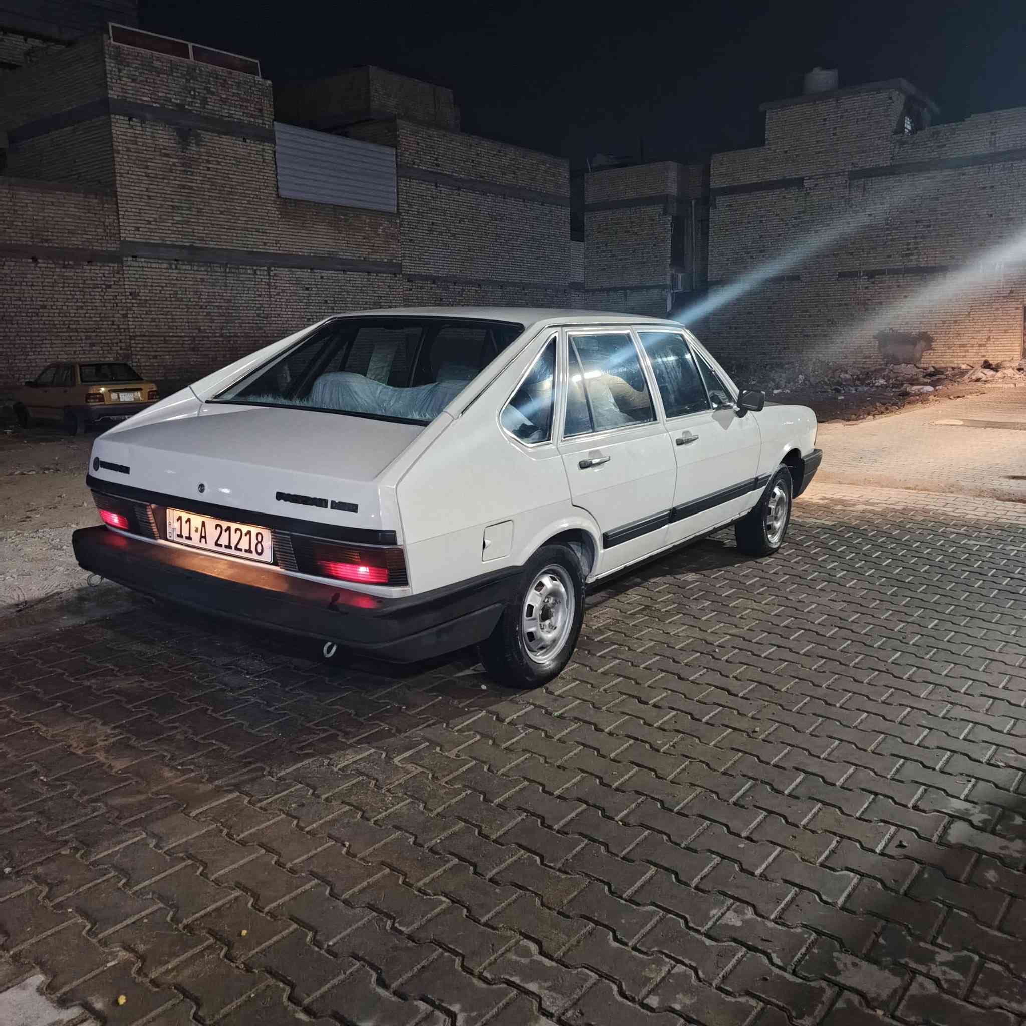 السلام عليكم برازيلي لبيع مديل 1985الرقم بغداد إنكليزي بسمي السياره بلاديه فقط بنيد صبغ  وجاملغ الأمامي صفحت الصدر بارد تخم تاير جديد صدر جديد السعر 32 وفيها مجال شي بصيط  الرقم***********
